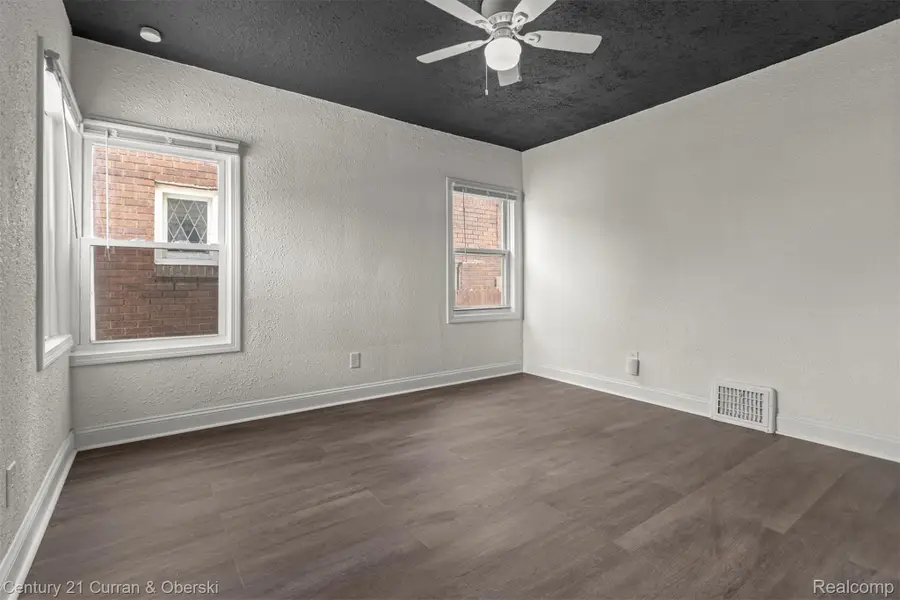 53 W Charlotte Street, Ecorse, MI 48229 - #2