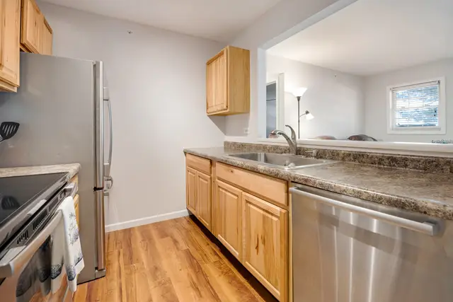 330 Leah Ln Apt 1, Woodstock, IL 60098 - #2