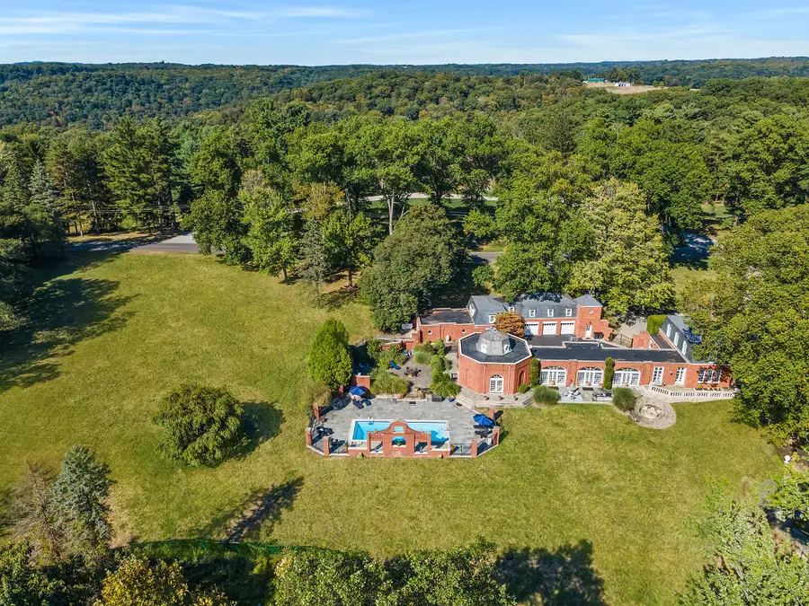 898 Persimmon Road, Sewickley Heights, PA 15143 - Image #2