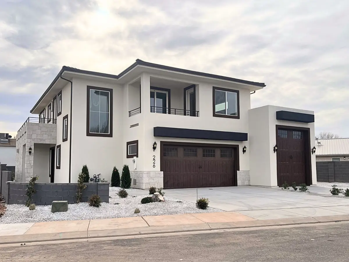 226 E 1100 N, Hurricane, UT 84737 - #1