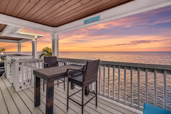 5102 Coquina Key Drive Se #D, ST PETERSBURG, FL 33705