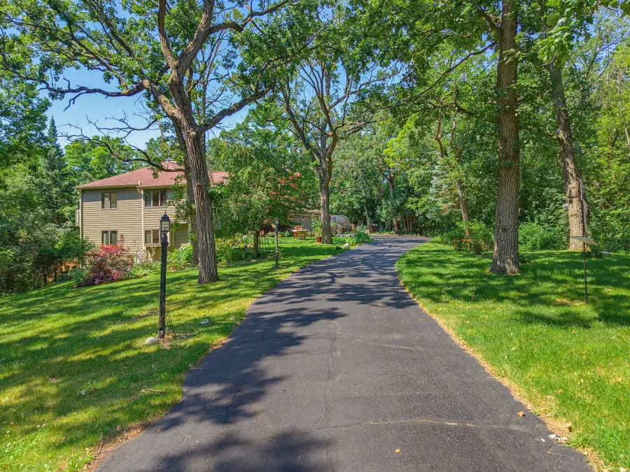 S1W31450 Hickory Hollow Ct, Delafield, WI 53018 - #2