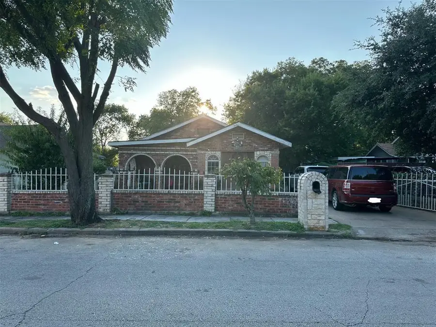 915 Blandin Street, Fort Worth, TX 76111 - Image #2