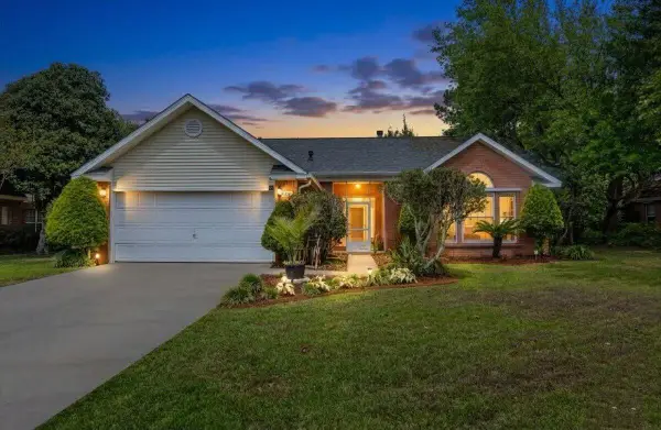 806 Linda Dr, Mary Esther, FL 32569