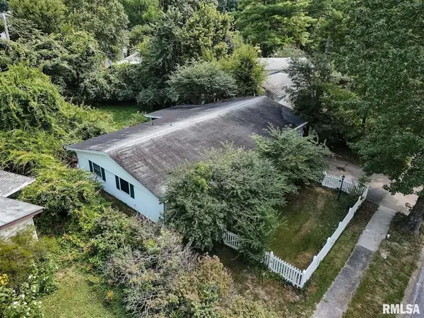 1602 W Freeman Street, Carbondale, IL 62901