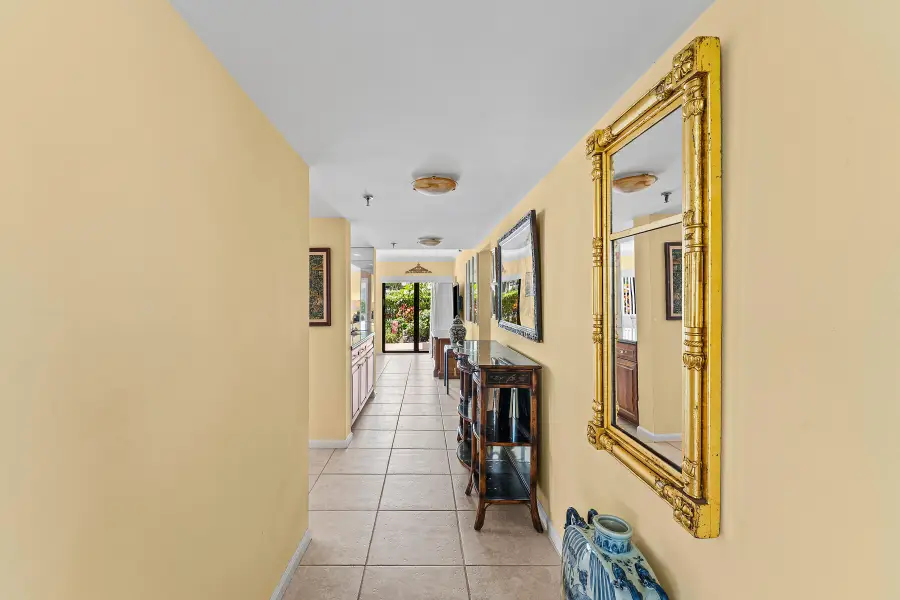 372 Golfview Road #101, North Palm Beach, FL 33408 - #3