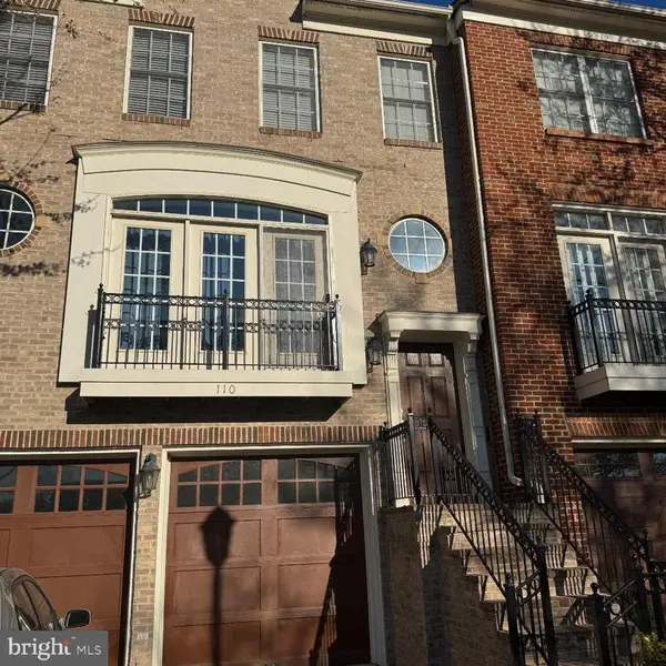 110 Herndon Mill Circle, Herndon, VA 20170