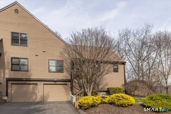 10 Juniper Circle #10, Monroe, CT 06468