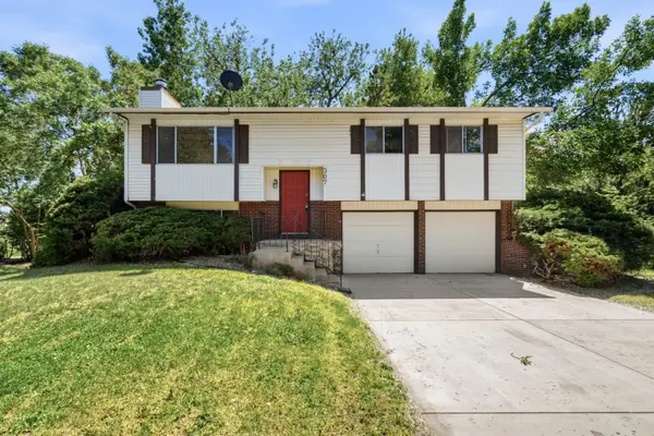 307 Bluebird Ct, Fort Collins, CO 80526