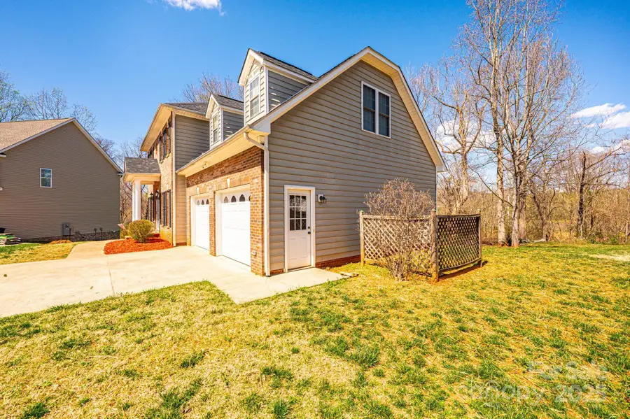 2640 Ironwood Drive, Hickory, NC 28602 - Image #2