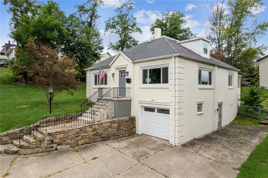 301 Lewis Ave, Jeannette, PA 15644 - Image #2