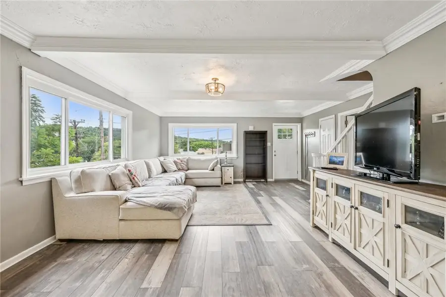 301 Lewis Ave, Jeannette, PA 15644 - Image #3