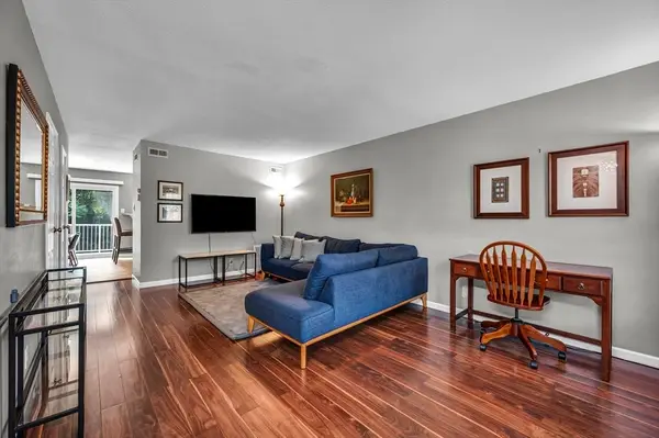 25 Yorktown Dr #25, Springfield, MA 01108