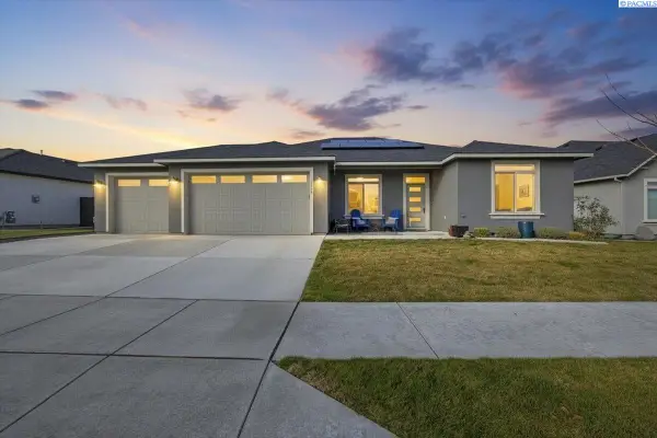 3016 S Harrison St, Kennewick, WA 99338