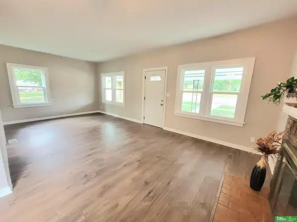 1121 N East Avenue, York, NE 68467