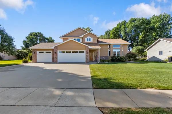 7205 W 32nd St, Sioux Falls, SD 57106