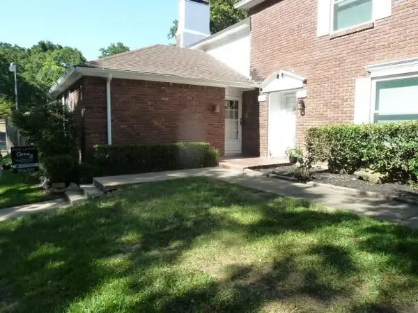 852 Chateau Valee Circle, Bedford, TX 76022