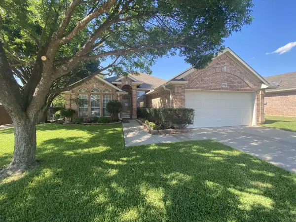 2751 Crystal Glenn Circle, Hurst, TX 76054