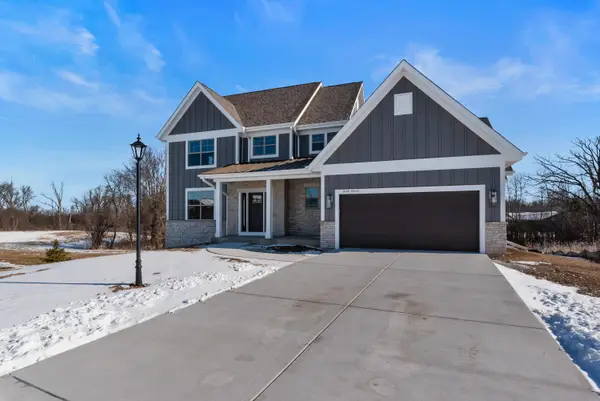 W192N5472 Red Crown Ln, Menomonee Falls, WI 53051