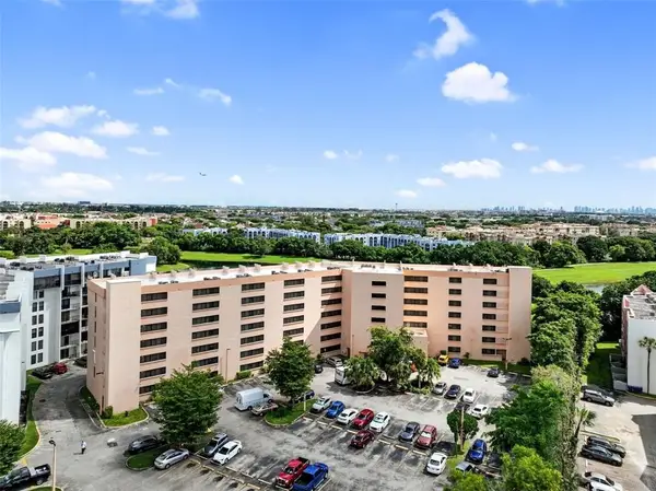 9688 Fontainebleau Blvd #610, Miami, FL 33172