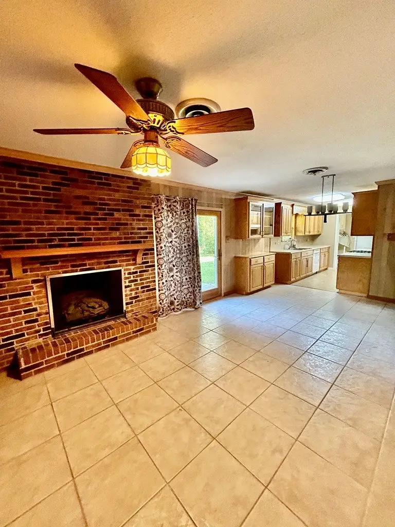 405 Longwood Drive, Vicksburg, MS 39180 - #2