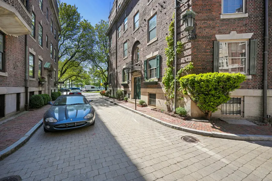 1 W Hill Pl, Boston, MA 02114 - Image #3