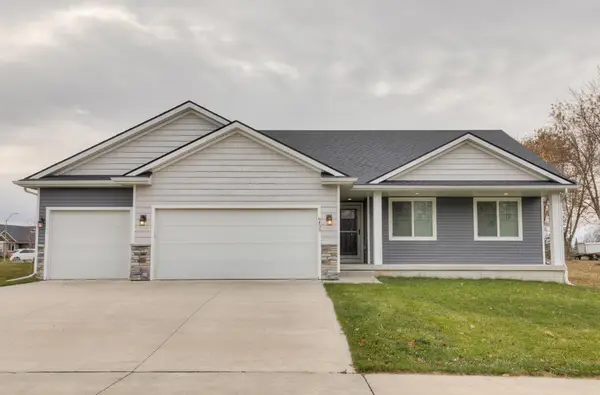 6455 Sunlight Drive, Pleasant Hill, IA 50327