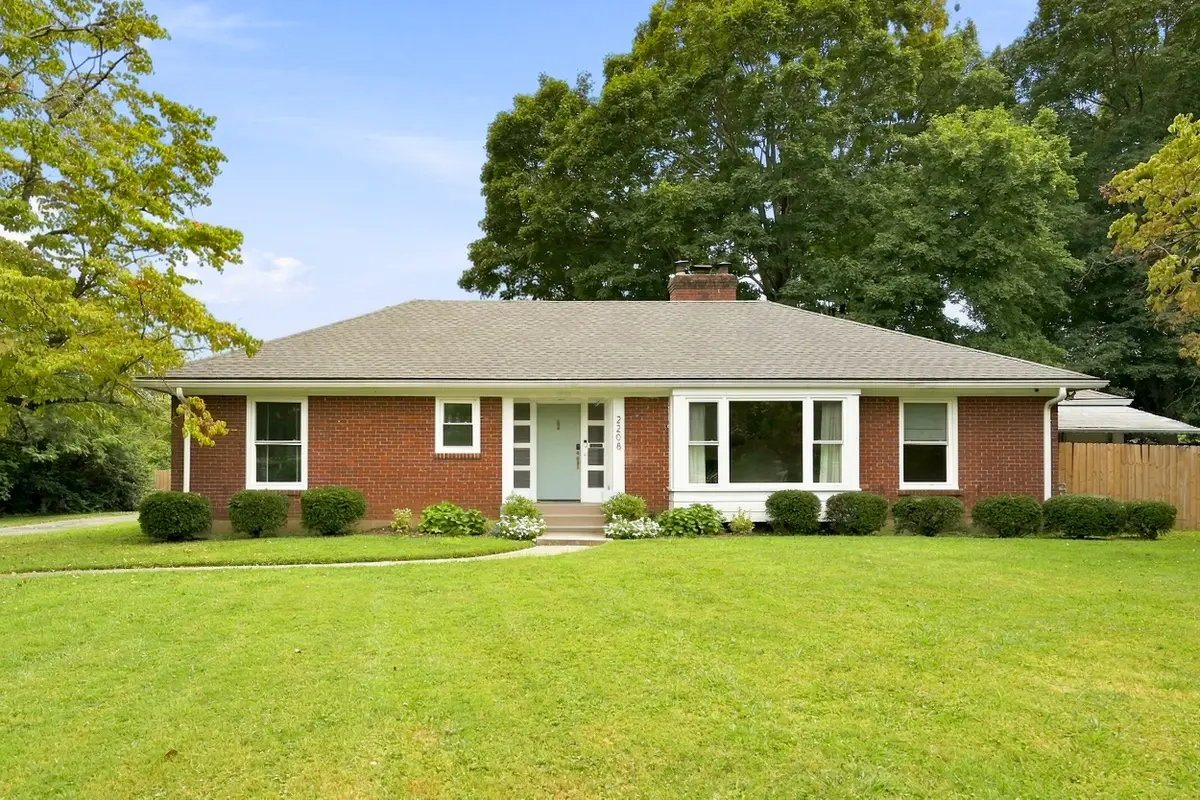 2208 Bashford Manor Ln, Louisville, KY 40218 - #1