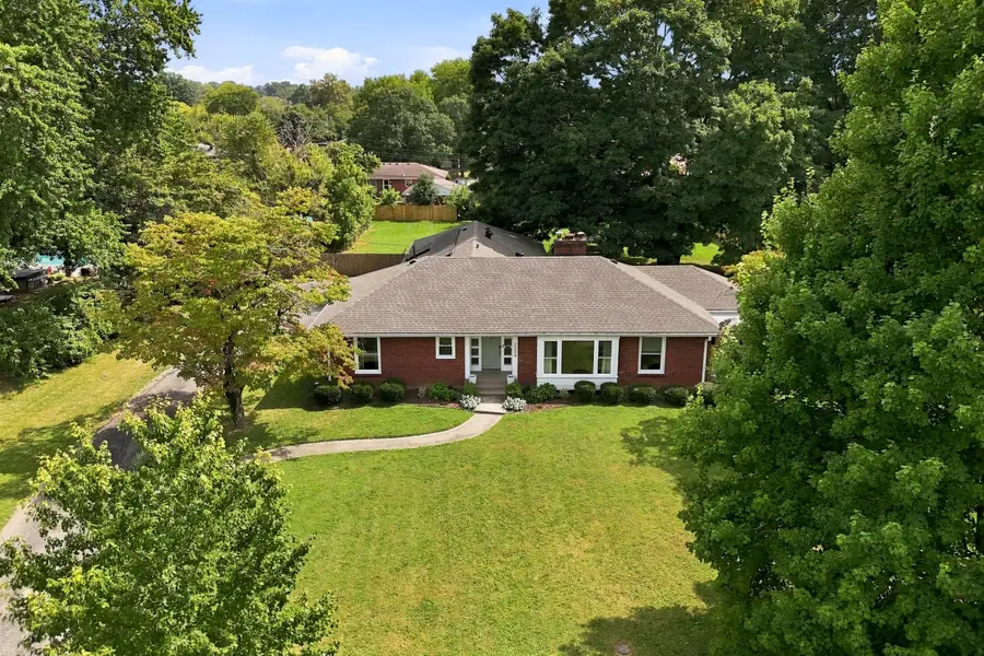2208 Bashford Manor Ln, Louisville, KY 40218 - #2