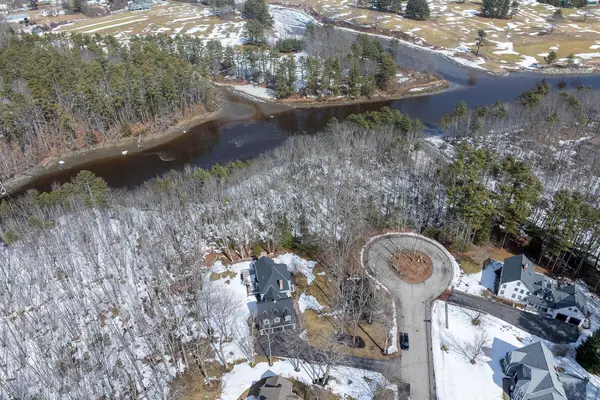 18 Ledgewater Drive, Kennebunk, ME 04043