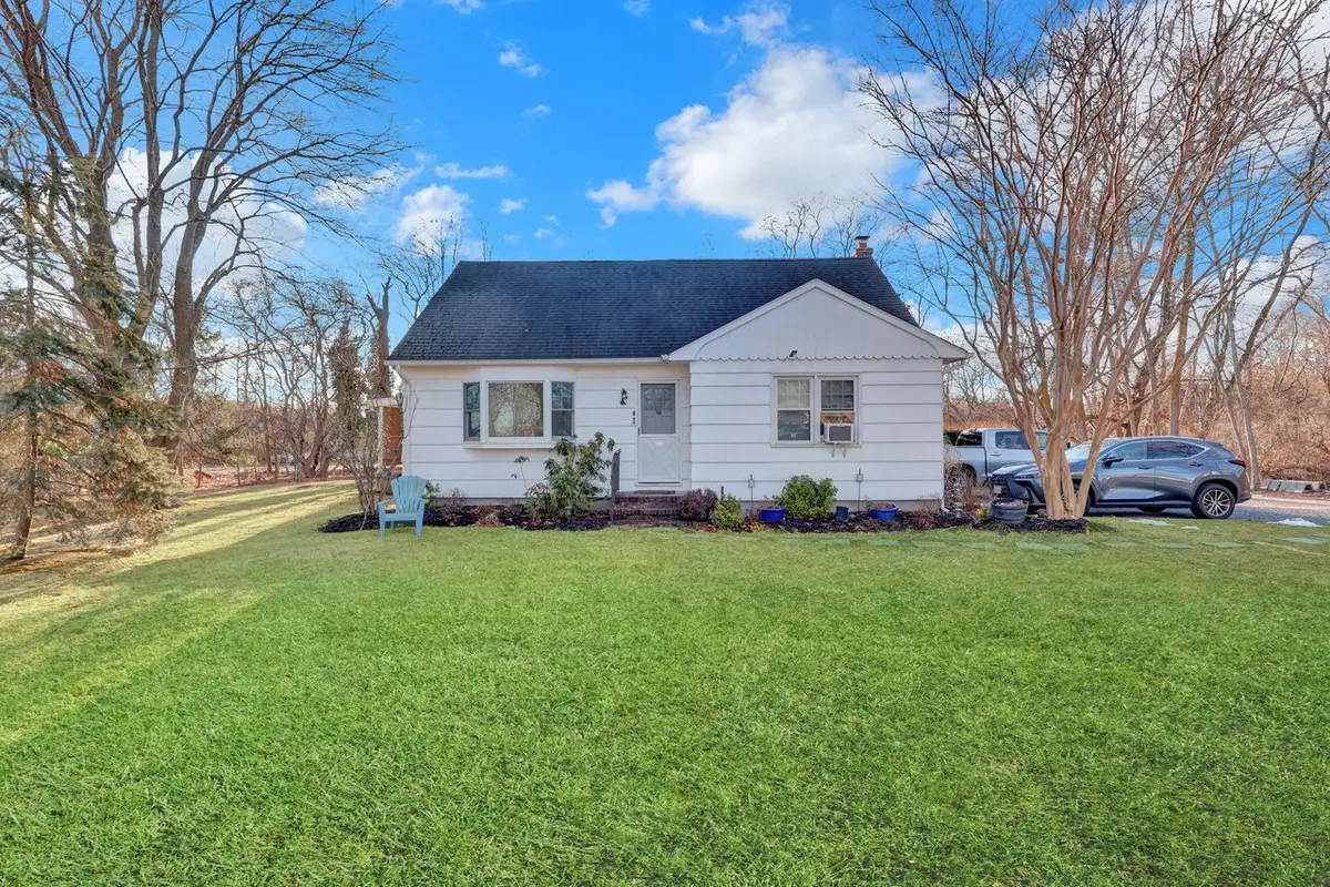 10 Eastport Manor Road, Eastport, NY 11941 - Image #1