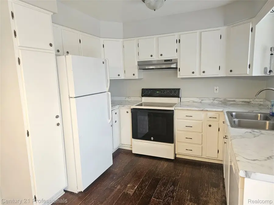 30731 Mackenzie Drive, Westland, MI 48185 - #3