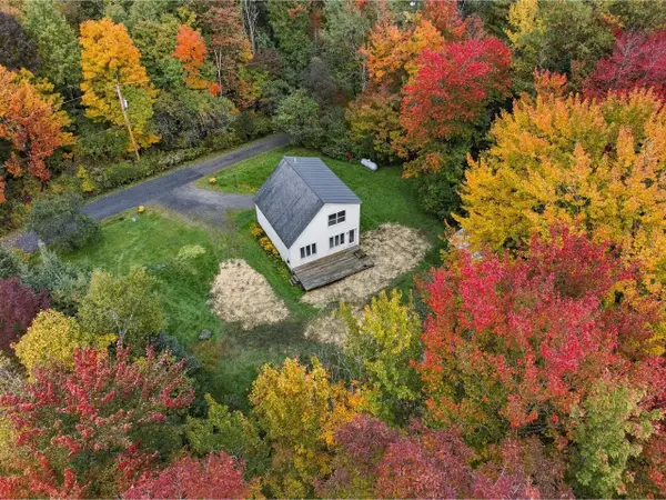 32 Pine Street, Warren, VT 05674