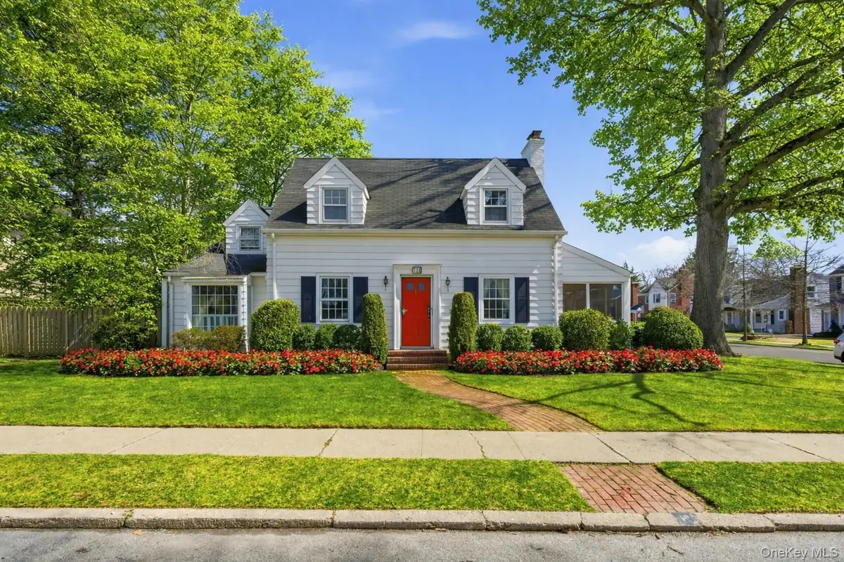 121 Knollwood Road, Rockville Centre, NY 11570 - #1