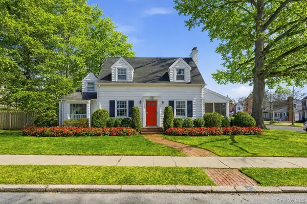 121 Knollwood Road, Rockville Centre, NY 11570