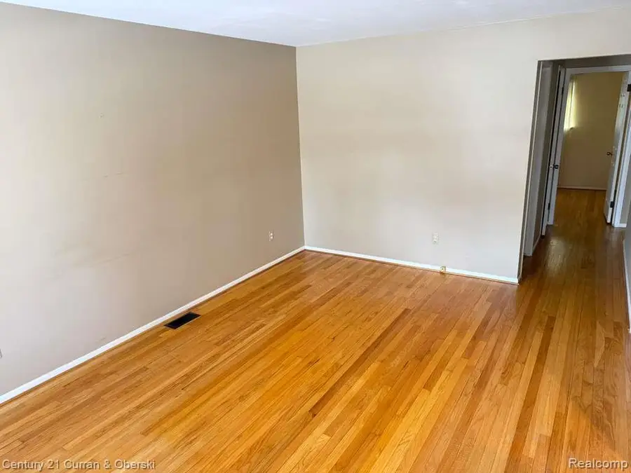 6523 N Vernon Street, Dearborn Heights, MI 48127 - #2