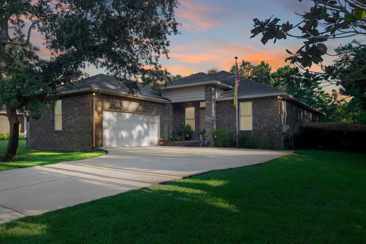 8674 Rio Vista Drive, Navarre, FL 32566 - Image #1