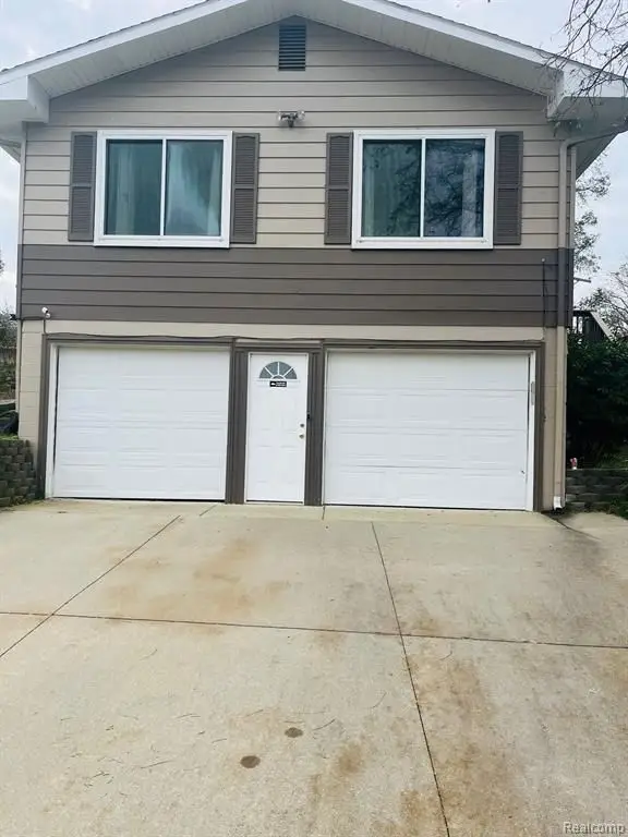 2570 LOON LAKE RD, Wixom, MI 48393