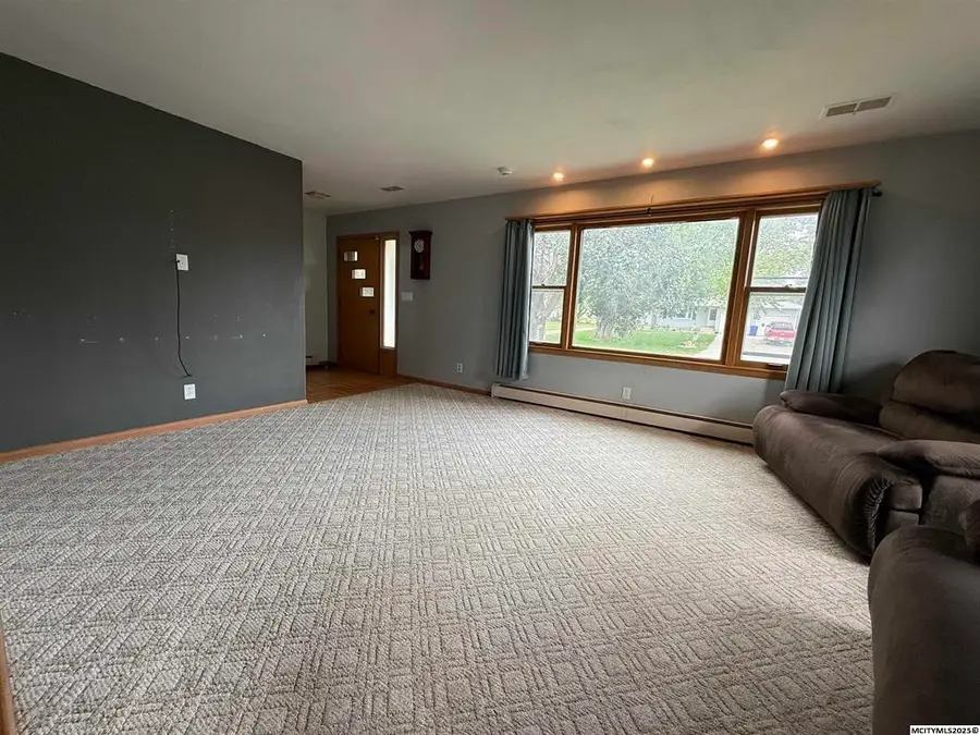 627 1st St Street N, Rockwell, IA 50469 - Image #2