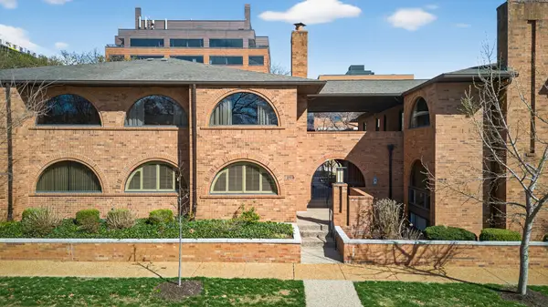 170 N Brentwood Boulevard, Clayton, MO 63105