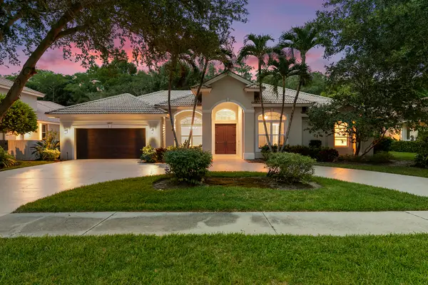 6821 Wellington Drive, Naples, FL 34109