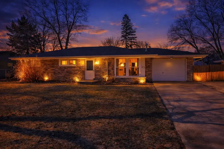 212 Hill Avenue, North Aurora, IL 60542 - #2