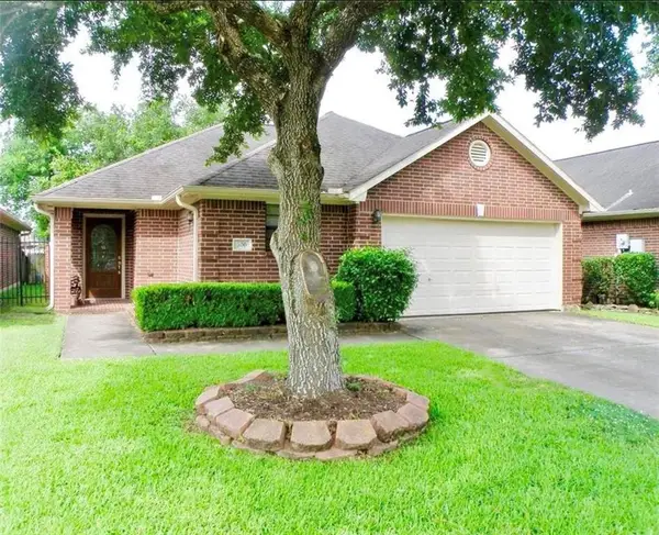 306 Live Oak Lane, Friendswood, TX 77546
