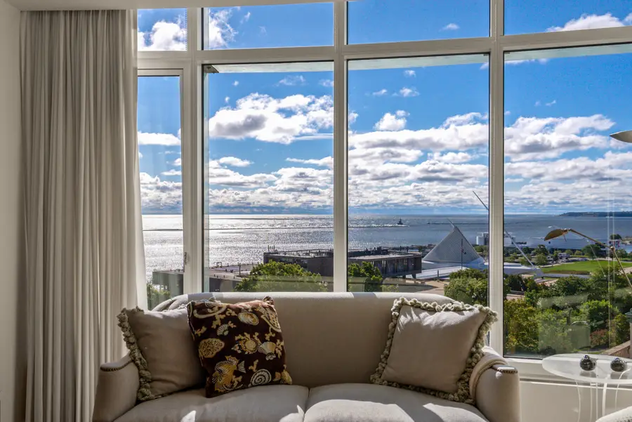 825 N Prospect Ave, Milwaukee, WI 53202 - #2