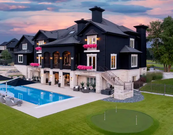 S17W28902 Price Ct, Genesee, WI 53188