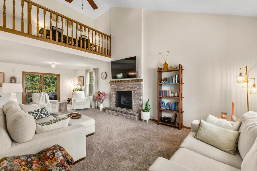 1566 Briarwood Ln, Hartford, WI 53027 - #2