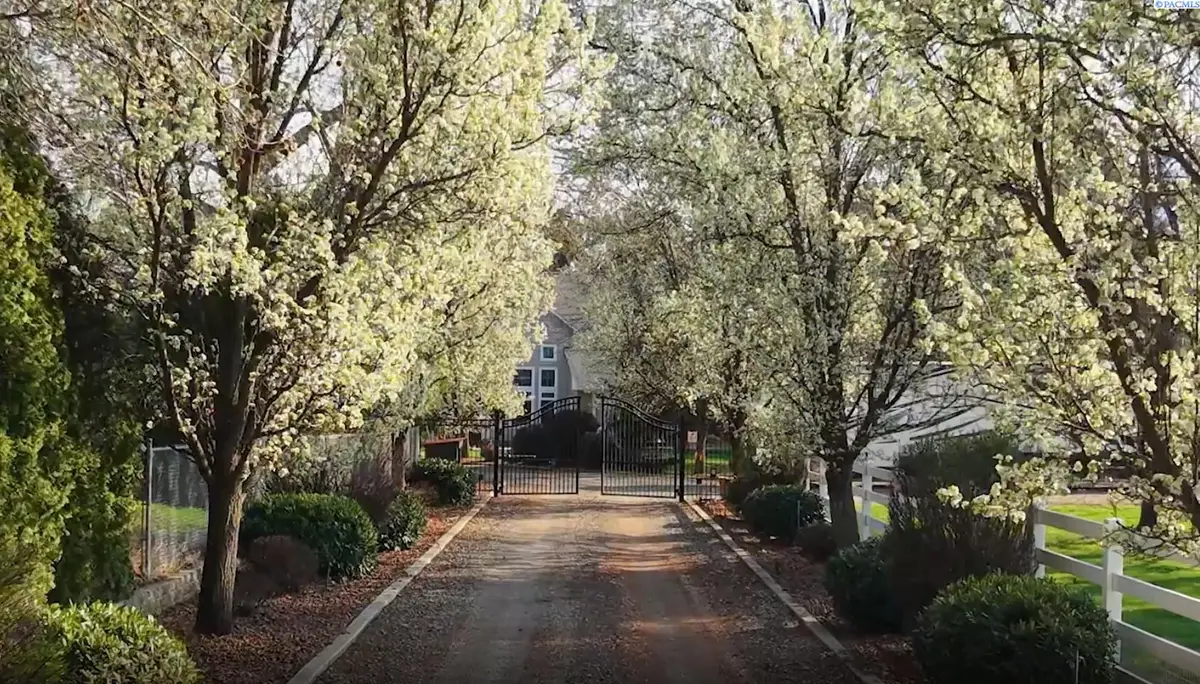 8620 W Richardson Road, Pasco, WA 99301 - Image #1