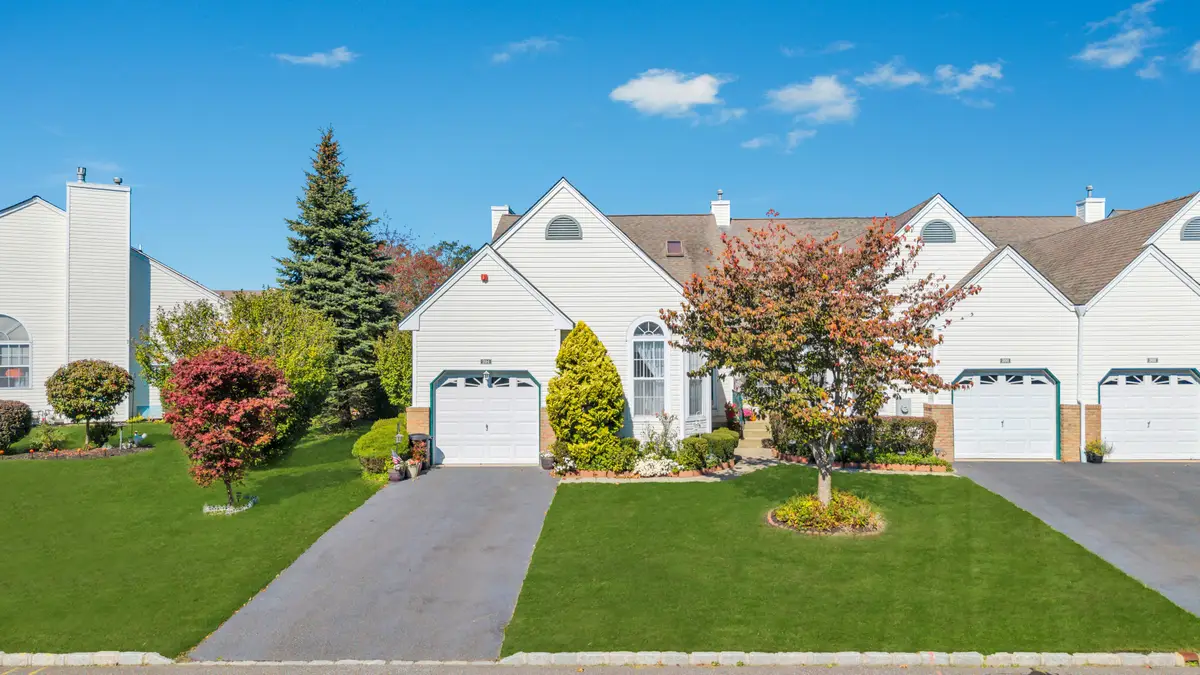 204 Caroline Court, Port Jefferson Station, NY 11776 - Image #1