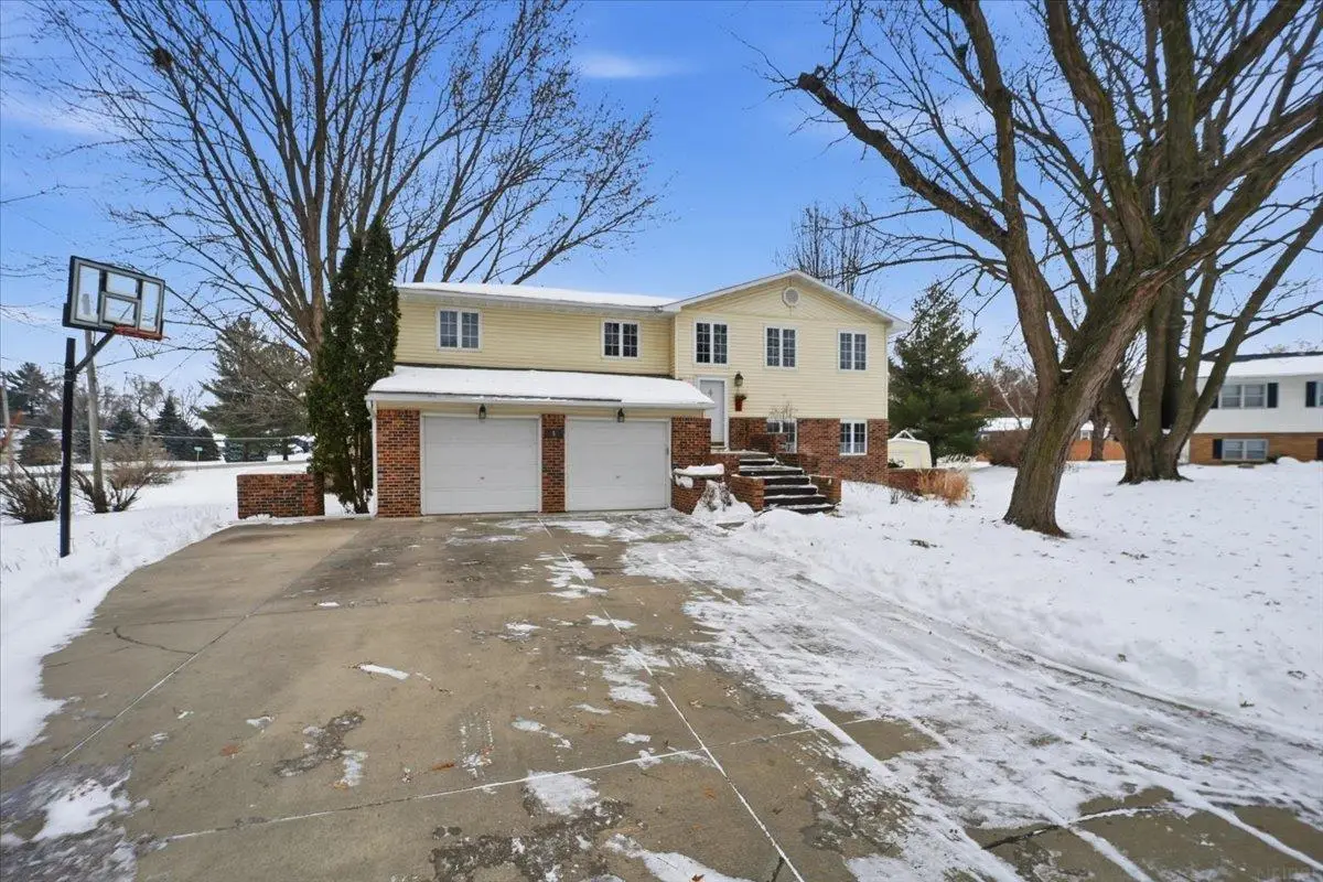 5 Hillside Dr E, Oelwein, IA 50662 - Image #1