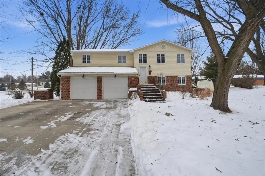 5 Hillside Dr E, Oelwein, IA 50662 - Image #2